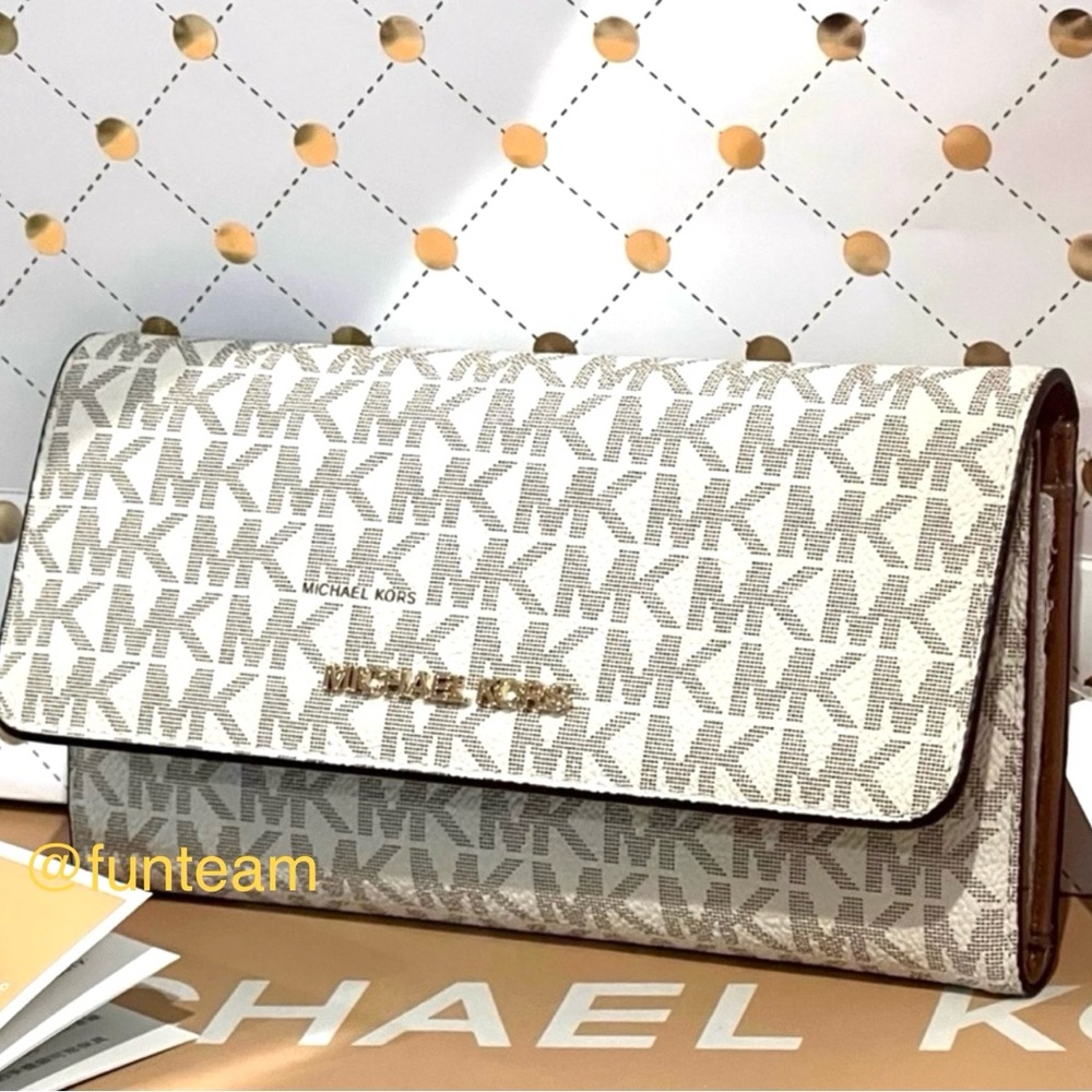 🔥Only 1 Left🔥🆕 Michael Kors Vanilla LG trifold signature wallet Saffiano leather